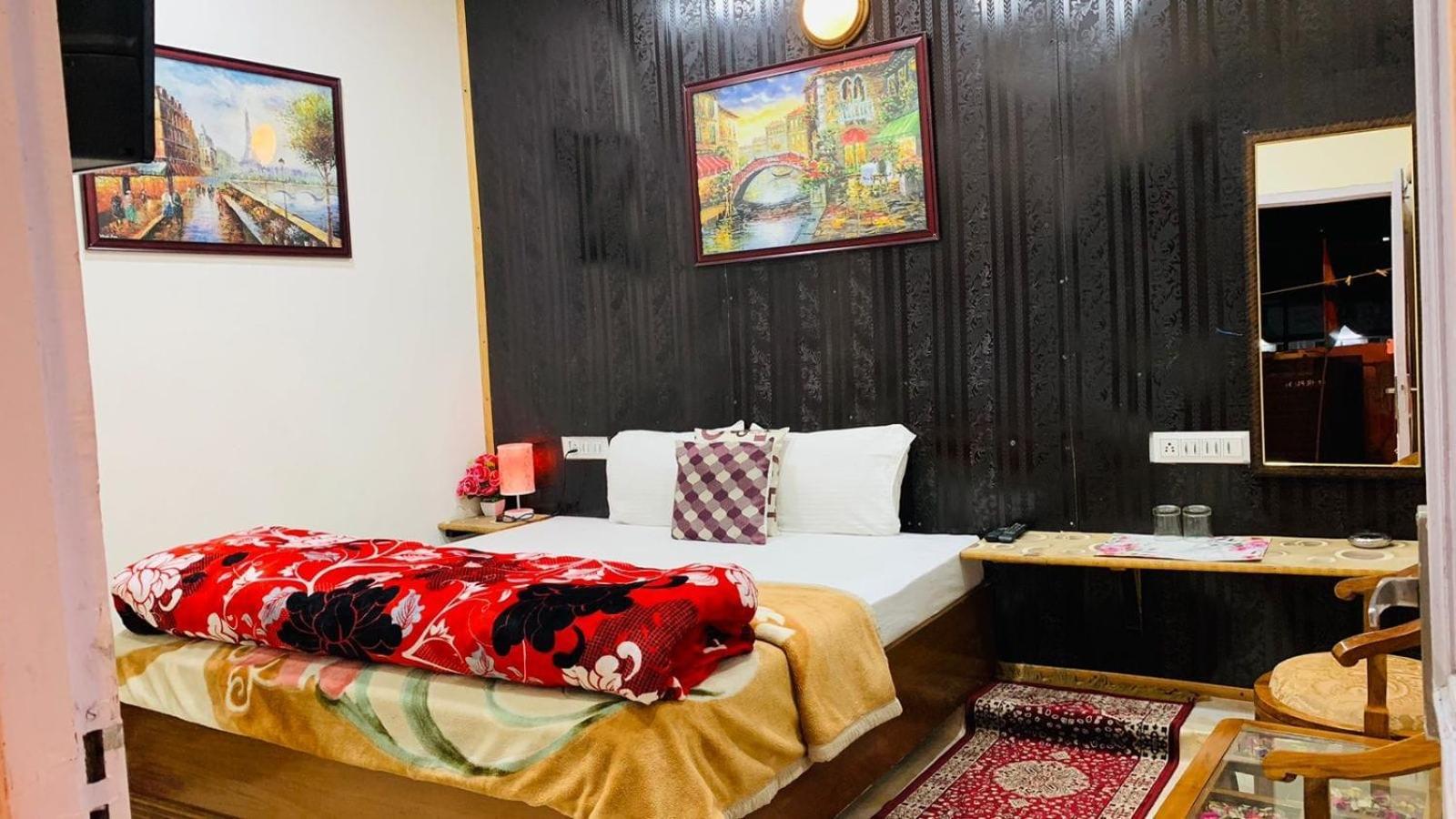 Hotel Solan Regency Extérieur photo